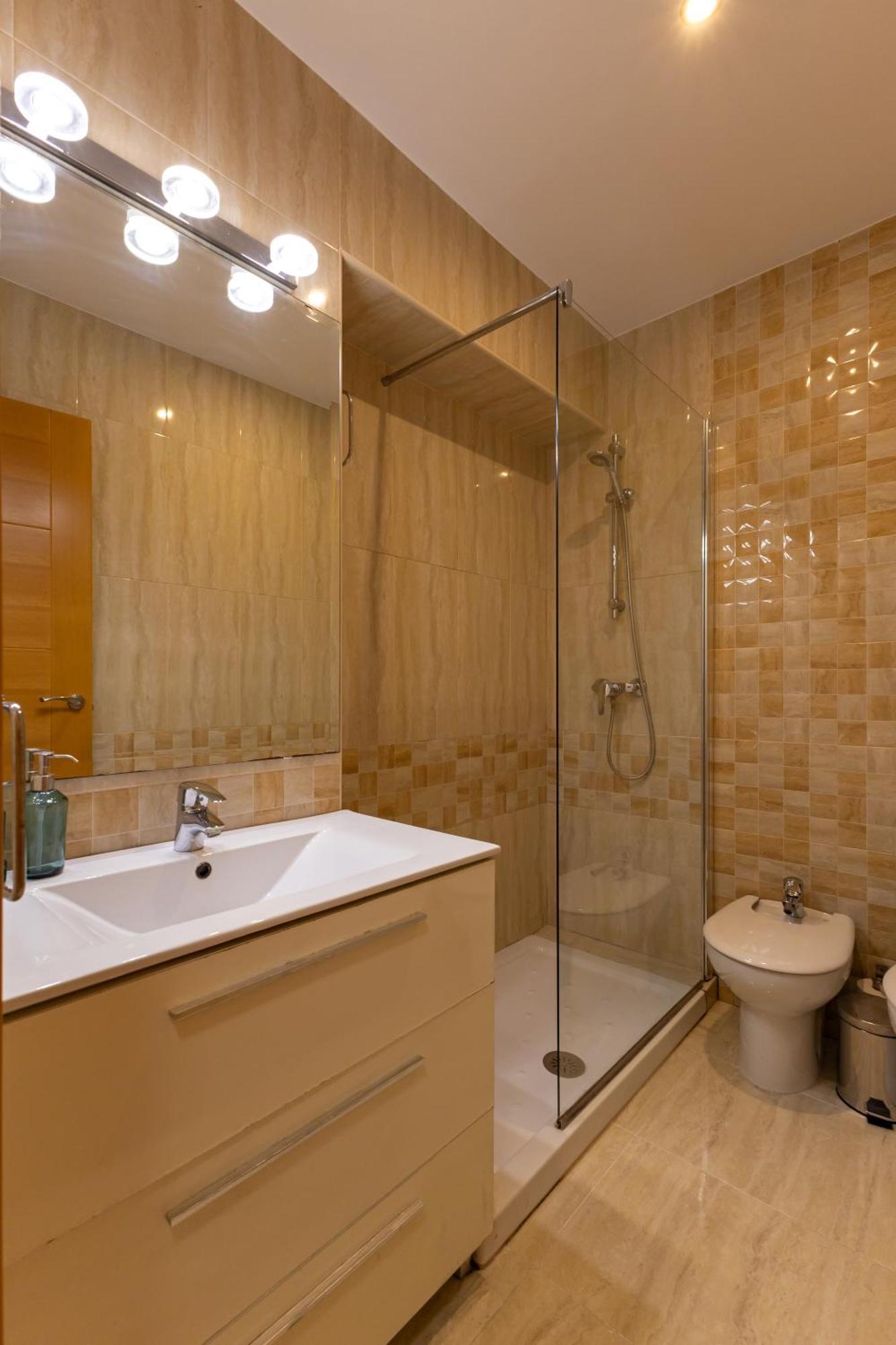 Charming 3 Bedroom Apartment At Triana Center By Oui Seville Exterior photo